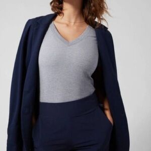 Athleta 
Renew Seamless V-Neck Tee Size XXS Gray Color